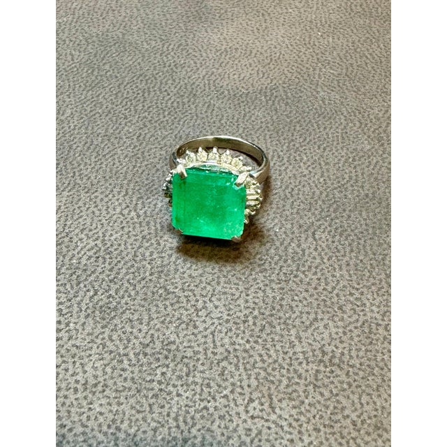 Gemstone 7.78 Carat Natural Square Emerald & 0.45 Ct Diamond Ring in Platinum, Size 4.5 For Sale - Image 7 of 18