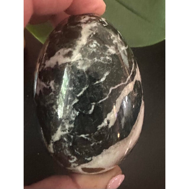 Pair of EggPair of Polished Stone Eggs – Caribbean Calcite & Zebra Jasper For Sale - Image 4 of 11