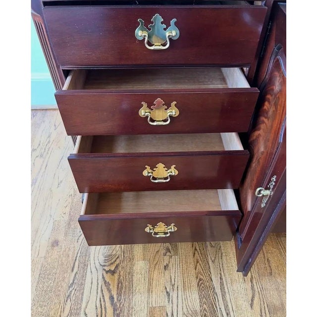 1980s 1980s Thomasville Mahogany Collection Triple Dresser and Mirror With Pediment. For Sale - Image 5 of 11