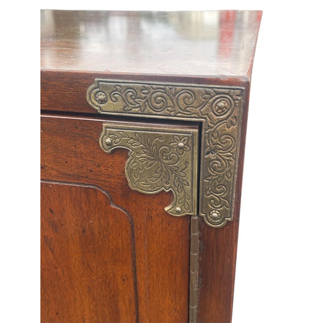 Burnt Umber 1970s Pair of Vintage Henredon Pan Asian Campaign Chinoiserie Commode Cabinets, Attributed For Sale - Image 8 of 12