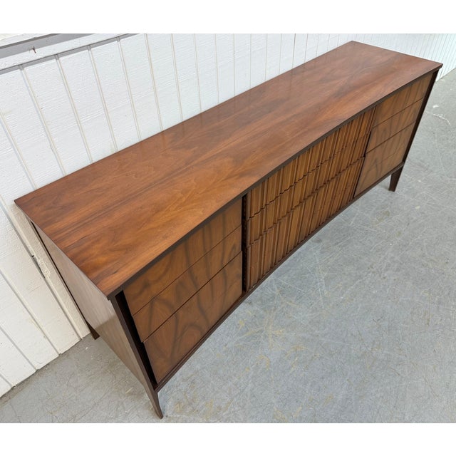 1960s Mid-Century Modern 9-Drawer Walnut Dresser For Sale - Image 5 of 8