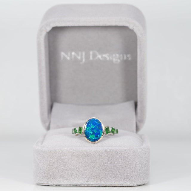 Modern Boulder Opal Cabochon Ring With Tsavorite Garnet Accents: Solid 14k Gold, Size 6.75 For Sale - Image 3 of 9