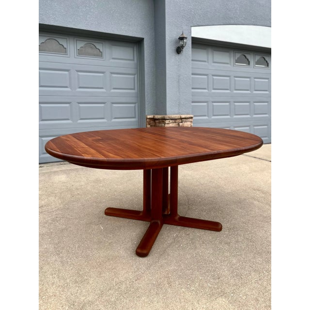 Mid Century Modern Extendable Rounded Dining Table With Pedestal Style ...