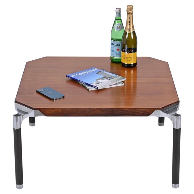 Gorgeous "Urio" square coffee table in walnut. This iconic table was designed by Ico & Luisa Parisi for MiM Roma in Italy...