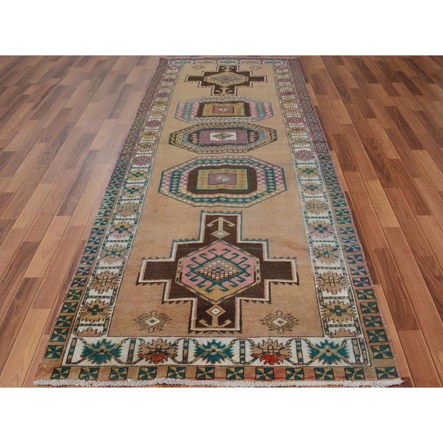 This fabulous hand knotted carpet has been created and designed for extra strength and durability. This rug has been...