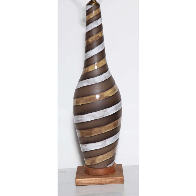 Mid-Century Modern 1950s Ingrid Atterberg for Upsala Ekeby Brown and White "Spiral" Ceramic Lamp For Sale - Image 3 of 10