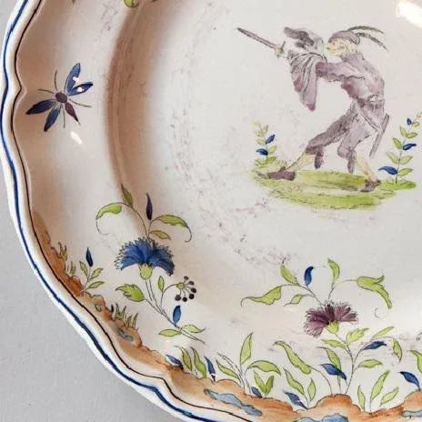Important Longchamp earthenware plates of the so-called "Callot" model. It was produced from 1890 to 1920 under the...