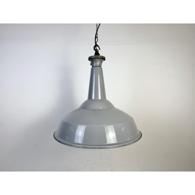 Industrial grey enamel factory pendant light made by benjamin in united kingdom during the 1960s. White enamel inside the...