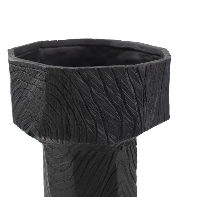 This exquisite bowl showcases beautiful attention to detail, with intricate patterns and textures that mimic the organic...