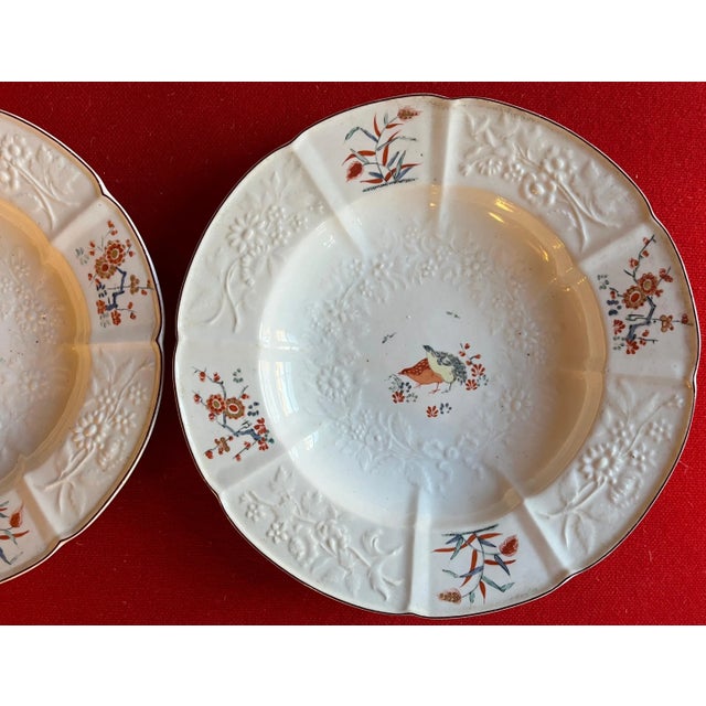 Antique 18th Century George II Bow Porcelain Soup Bowls Decorated With Two Quails in the Kakiemon Taste - a Pair For Sale In New York - Image 6 of 9