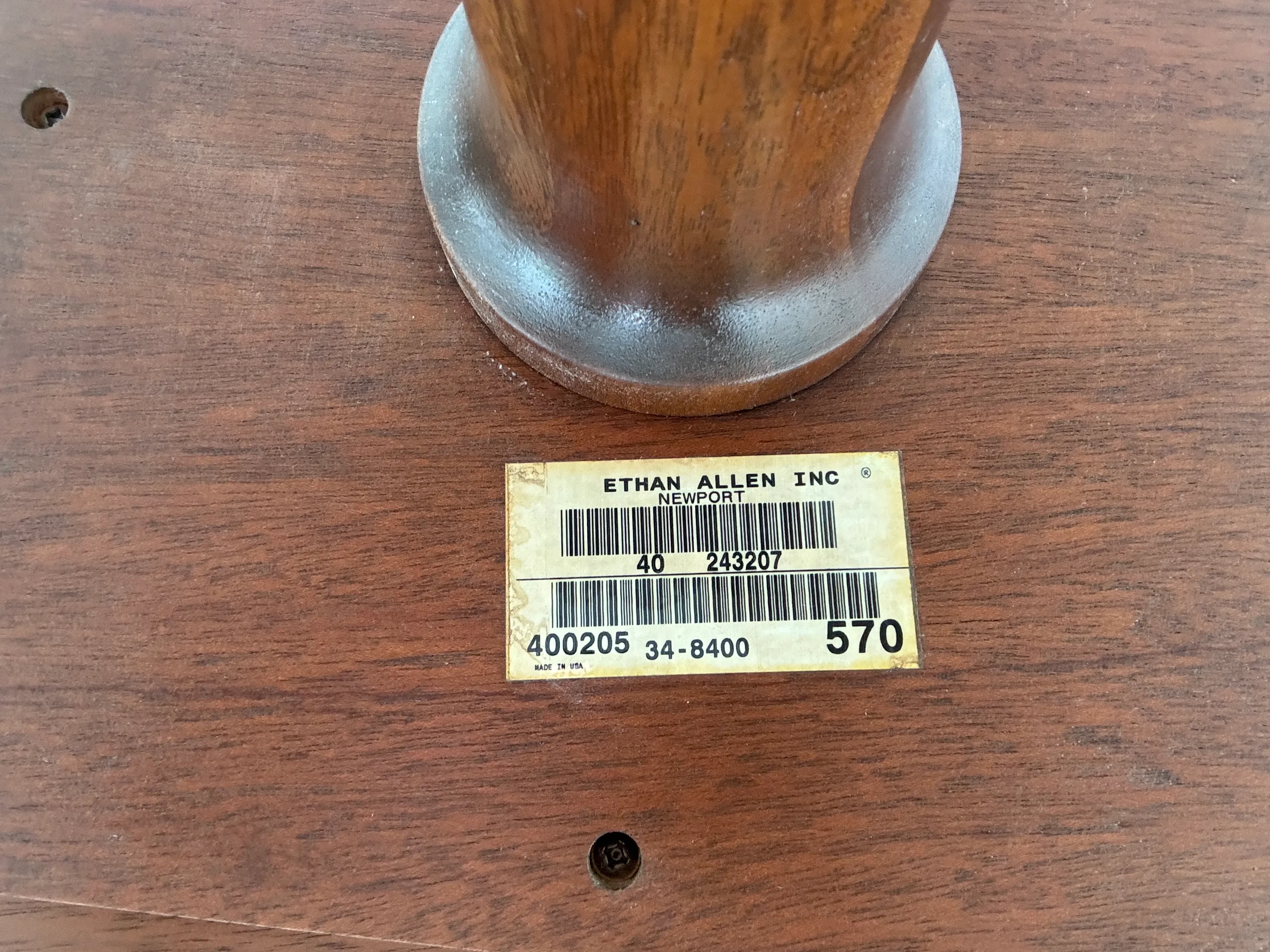 1990s Vintage Ethan Allen Newport Collection Mahogany Oval Coffee