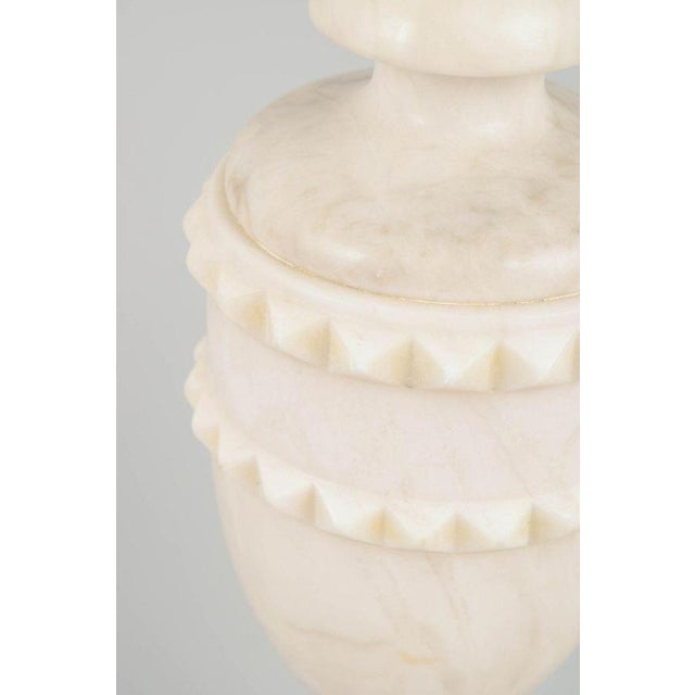 Vintage Table Lamp in White Marble, Italy, 1970s For Sale - Image 3 of 5