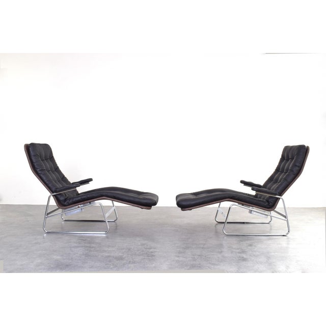 The Fenix chaise lounge designed by Sam Larsson for the Swedish company Dux is an interesting example of 1960s...