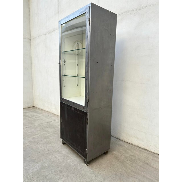 1960s Vintage German Steel Medical Cabinet, 1960s For Sale - Image 5 of 11
