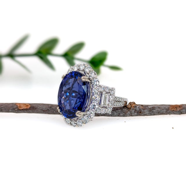2020s 11.8ct Statement Tanzanite Ring With Natural Diamonds: Solid 14k Gold, 16x12mm, Size 6.75 For Sale - Image 5 of 6