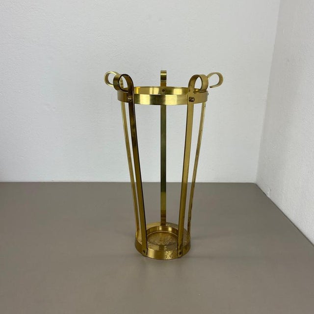 Umbrella stand Hollywood Regency. Origin: Italy Age: 1970s This original vintage Hollywood Regency umbrella stand was...