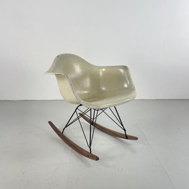 RAR Rocking Chair in Parchment Fibreglass by Charles and Ray Eames for Herman Miller, 1950s For Sale - Image 11 of 11