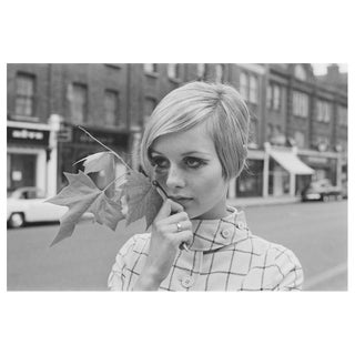 'Twiggy in London' Unframed Archival Pigment Print For Sale