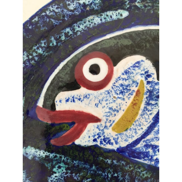 1970s Vintage Large Spanish Art Pottery Colorful Fish Wall Hanging Plate For Sale - Image 5 of 12