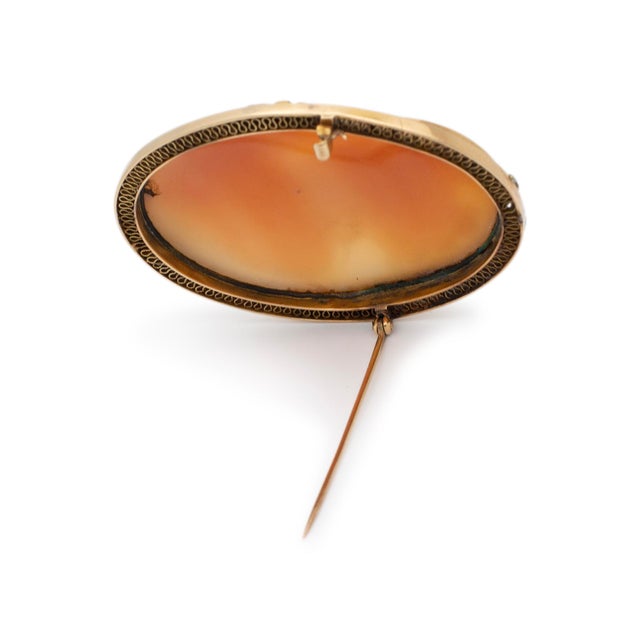 Late 18th Century Victorian Handmade 14k Yellow Gold Large Oval Woman Portrait Cameo Brooch For Sale - Image 4 of 7