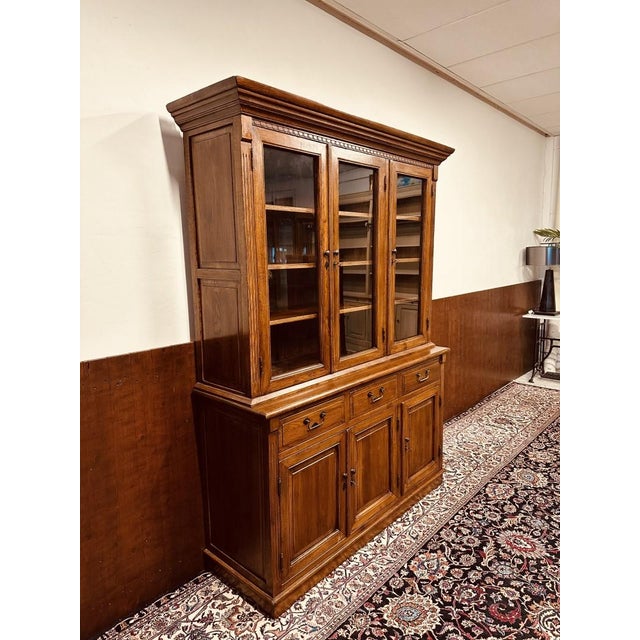 Vintage English Rustic Cabinet, in Very Good conditions. Designed from 2000