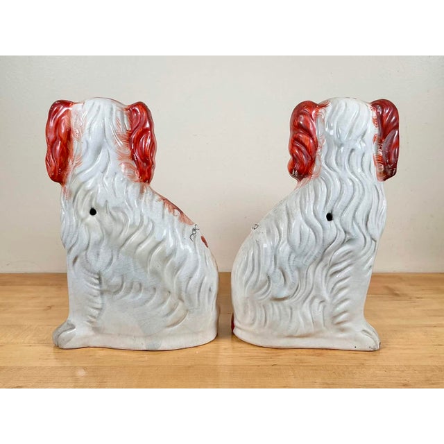Staffordshire Pair of Antique Staffordshire King Charles Spaniel Figurines For Sale - Image 4 of 11