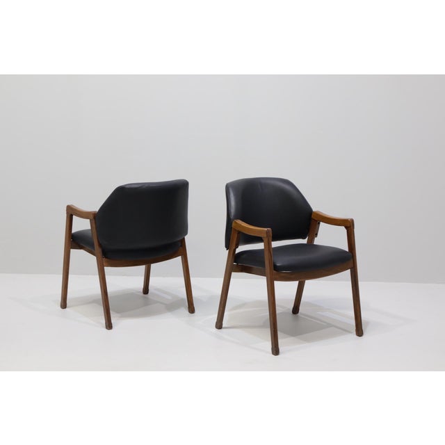 Set of 6 armchairs by Cassina, designed by Ico & Luisa Parisi, model 814, walnut frame, leather-upholstered seat and back....