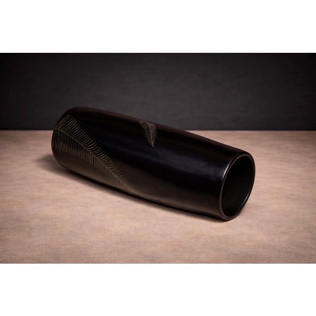 The “Noche” vase, produced by Taller Maya, reflects a sustained dialogue between form, surface, and regional craft...