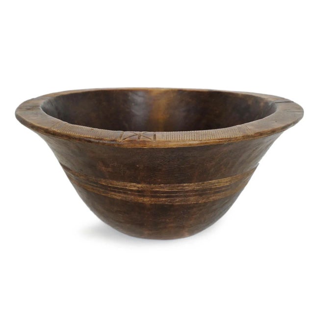 Beautiful old Tuareg wood bowl. The Tuareg people are nomadic pastoralists who inhabit the Saharan region of Northern...