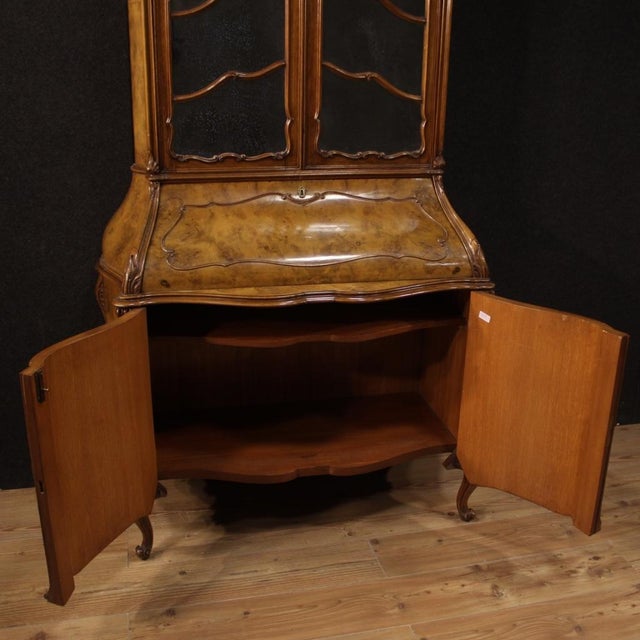 Lombard trumeau of the mid-twentieth century. Moved and rounded, double body, richly carved in walnut, burl and beech...