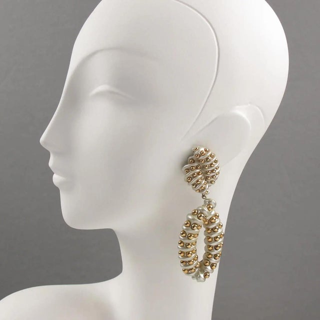 American designer Jewellians created these impressive 1980s chandelier clip-on earrings. They feature a spectacular...
