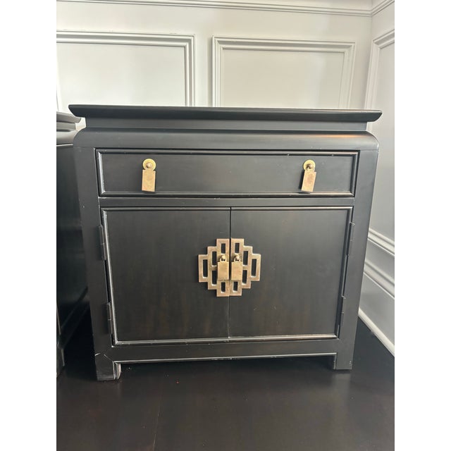 Chinoiserie 1980s Vintage Century Furniture Chin Hua Nightstands- A Pair For Sale - Image 3 of 12