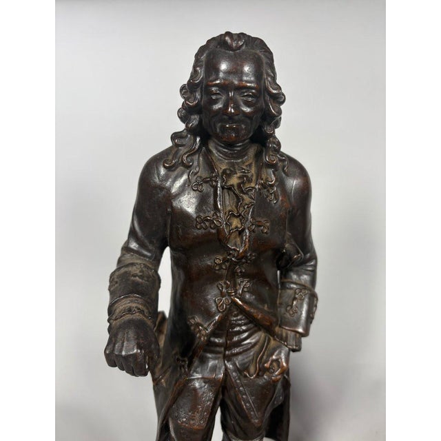 Figurative Pair of full-length sculptures of Voltaire and Rousseau, 19th century, Restoration period, Charles X For Sale - Image 3 of 6