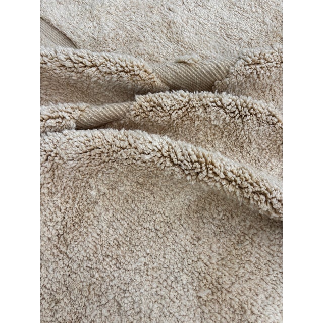 Luxury Handmade Beni Ouarain Mrirt Rug – 220 × 310 Cm | 7.2 × 10.2 Ft | Pure Moroccan Wool For Sale - Image 16 of 17