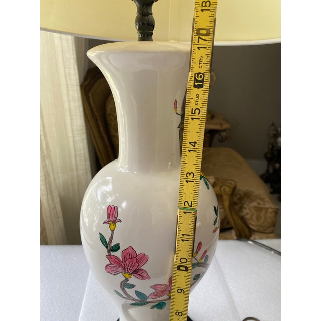 Vintage Floral Ceramic Table Lamp, White Hand-Painted Flower Motif, Traditional Cottage Style, 29” Tall, Decorative Accent Lamp For Sale In Naples, FL - Image 6 of 10