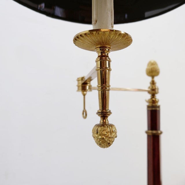 Floor lamp - Mid-Century Library or reading lamp with an articulated arm in gold-tone metal and wood.It features elegant...