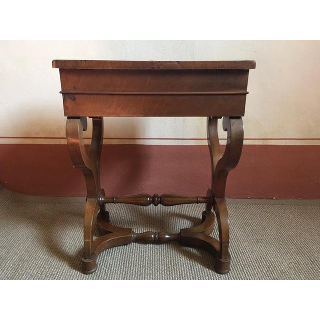This elegant vanities table is a not easy to found among the ancient pieces; the top can be opened and inside there are...