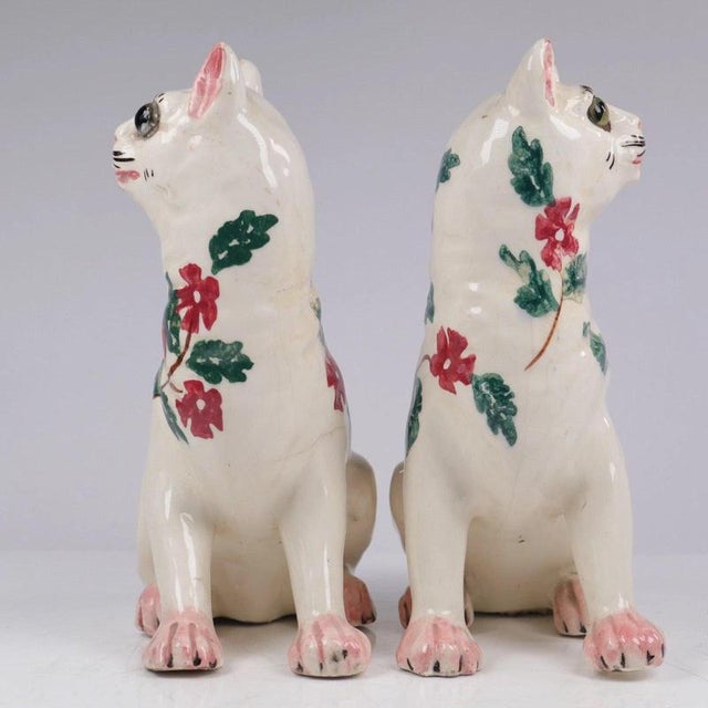 Antique Sponge Ware Pottery Mantel Cats in the style of Wemyss, 1890s, Set of 2 For Sale - Image 3 of 13