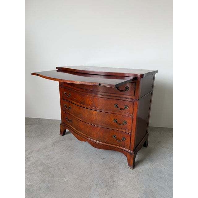 Vintage Georgian Style Mahogany Serpentine Chest of Drawers With Writing Brush Slide For Sale - Image 4 of 12