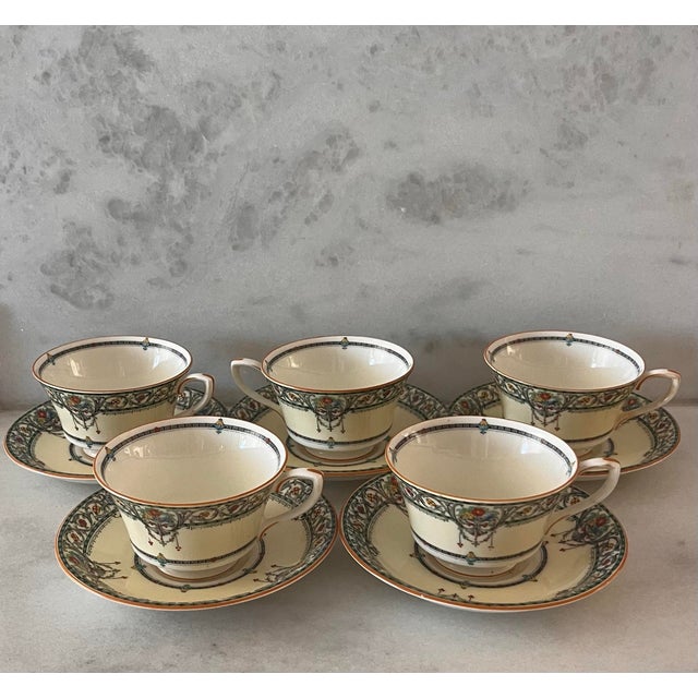 English Vintage Royal Worcester 'Chantilly' Pattern Coffee/Tea Cups & Saucers - Set of 5 For Sale - Image 3 of 12