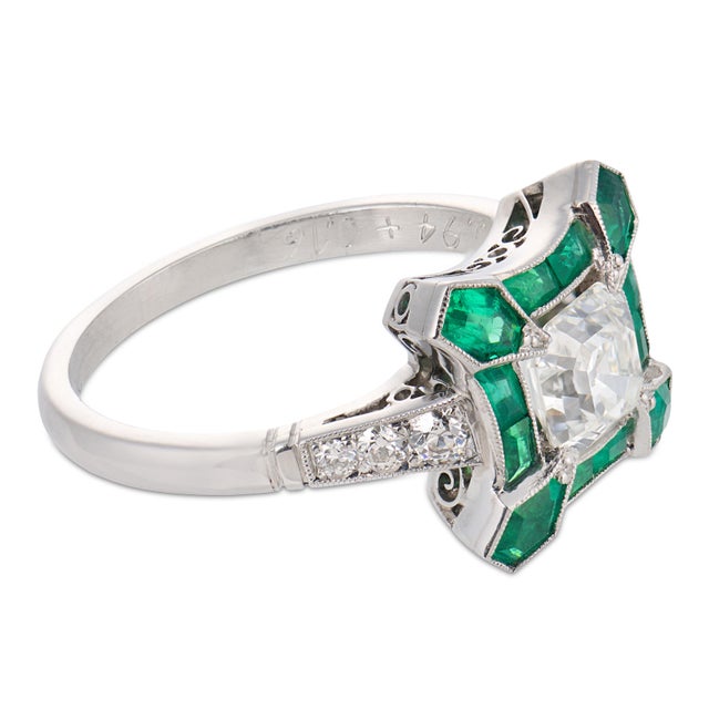 Art Deco Style Diamond Emerald Platinum Ring, Size 6.75 For Sale - Image 4 of 6