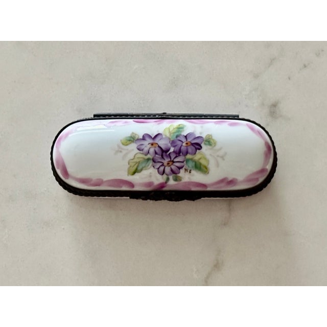 Limoges, France Vintage Limoges Trinket Box - Hand Painted and Signed For Sale - Image 4 of 9