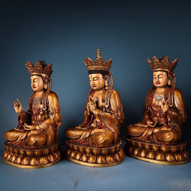 Traditional Late 20th Century Set of 3 Gilt Bronze Seated Bodhisattva Figures on Lotus Bases For Sale - Image 3 of 10
