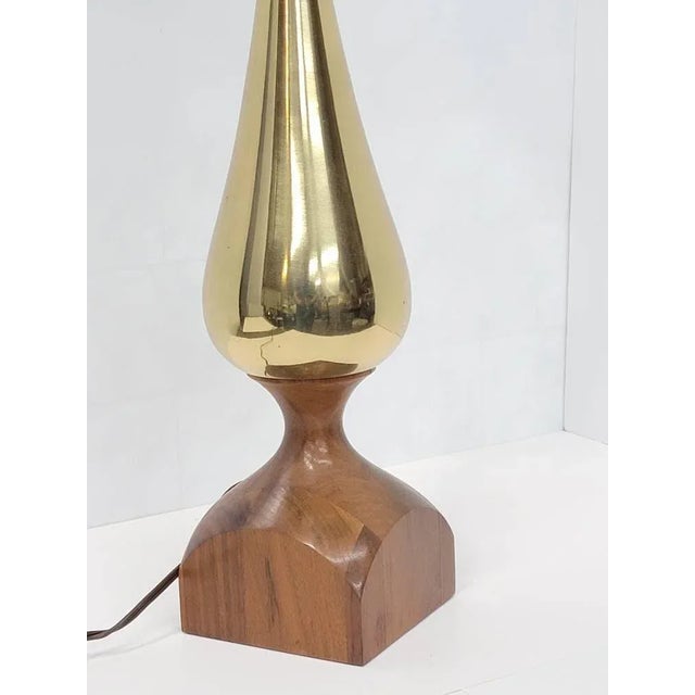 Wood Mid-Century Laurel Walnut & Gold Chrome Table Lamp • Sculptural Teardrop Brass Lamp For Sale - Image 7 of 12