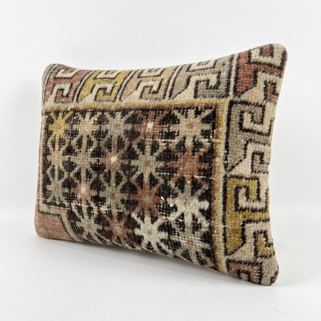 Mid-Century Modern Bohemian Lumbar Rug Pillow Cover 16'' X 24'' For Sale - Image 3 of 4