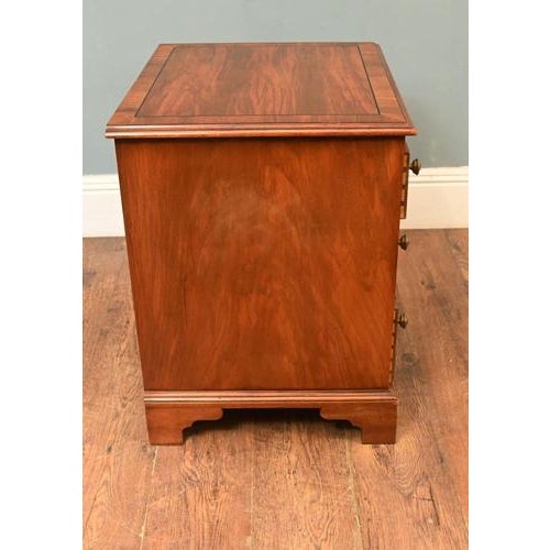 Brown Georgian Revival Nightstands in Mahogany, Set of 2 For Sale - Image 8 of 9