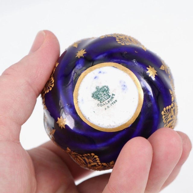 Blue Antique Spherical Cobalt Blue Jewelled Porcelain Trinket Box from Coalport, 1880 For Sale - Image 8 of 11