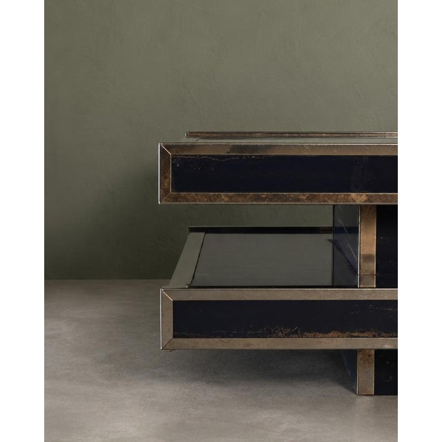 Its cubic silhouette, with perfectly balanced proportions, lends it an architectural presence that integrates seamlessly...
