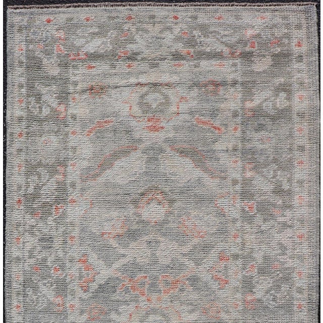 Early 21st Century All-Over Floral Design Turkish Oushak Rug in Soft Gray and Blush Tones For Sale - Image 5 of 10