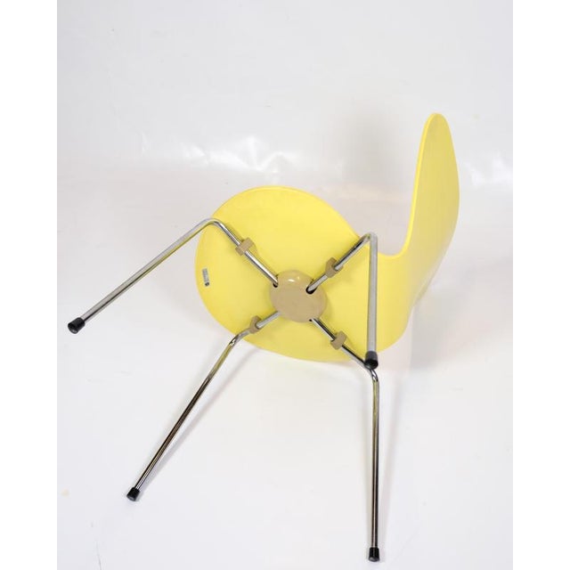 Yellow Dining Table Chairs Model 3107 in Yellow by Arne Jacobsen from 1990s, Set of 6 For Sale - Image 8 of 11